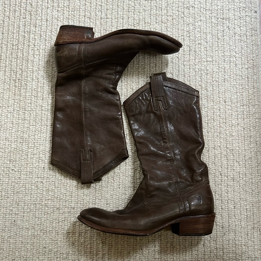 FRYE Carson Boots size 8.5 women light brown